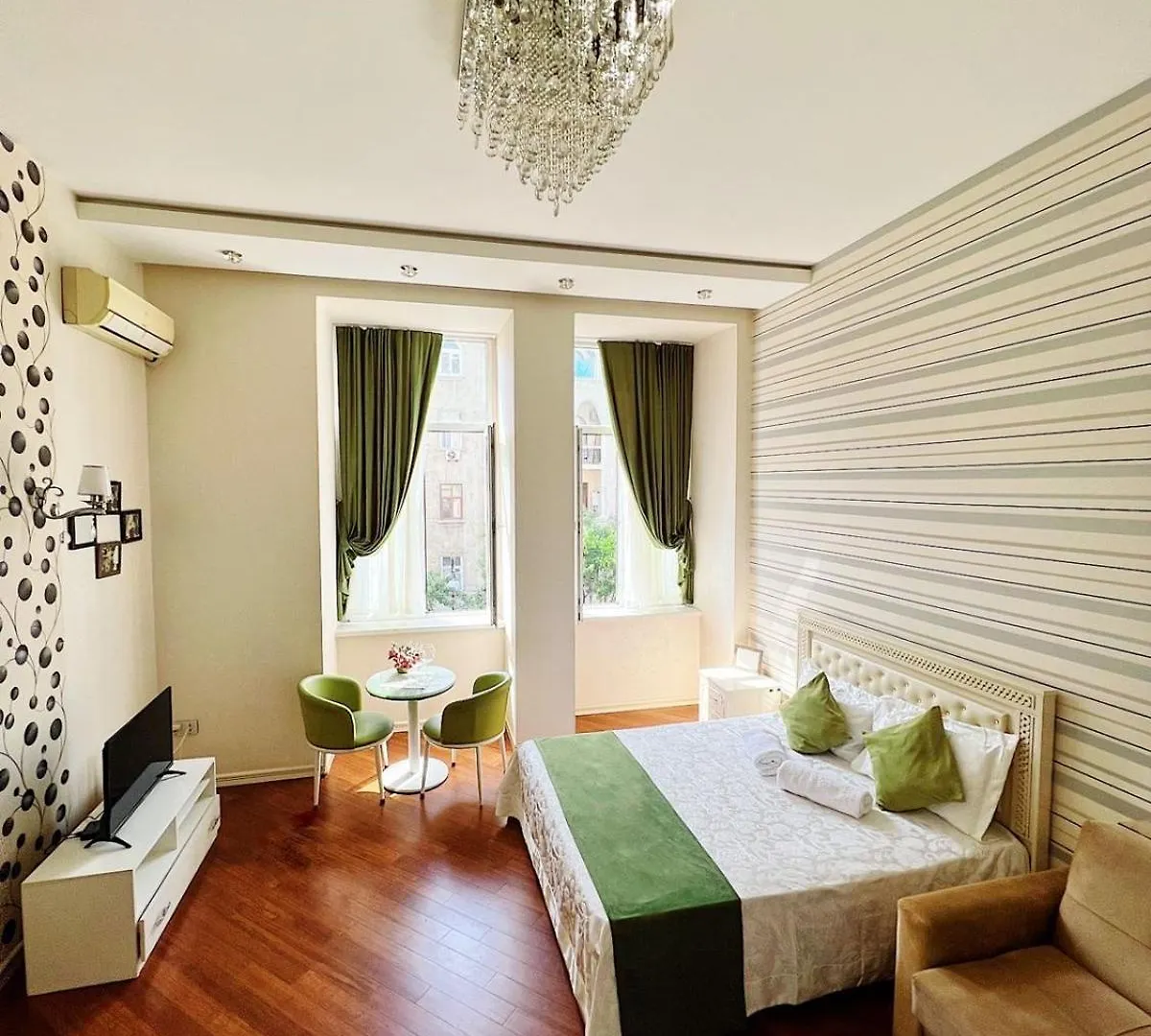Cozy Apt In The Heart Of Thecity Baku Apartment